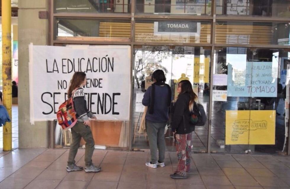Por la toma en la UNSL advirtieron que peligra el pago de haberes