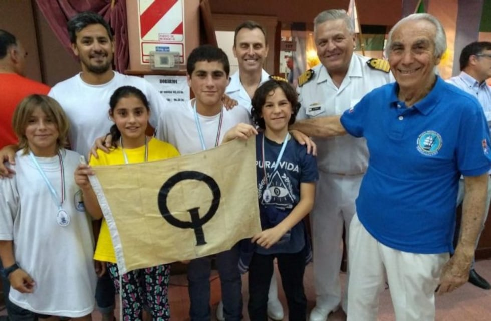 "Punta al Mar" recibió de regalo la Primera bandera utilizada en Punta Alta