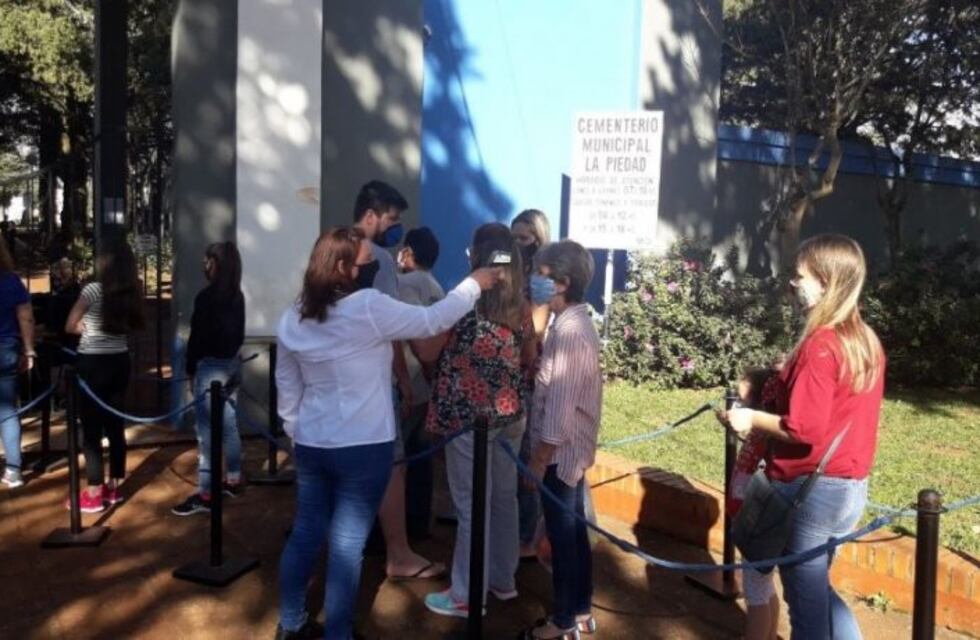 Unas dos mil personas visitaron el cementerio de Oberá por el Día del Padre