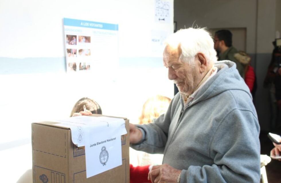 Elecciones 2019 Punta Alta: Lito tiene 92 años y votó en la Escuela 22