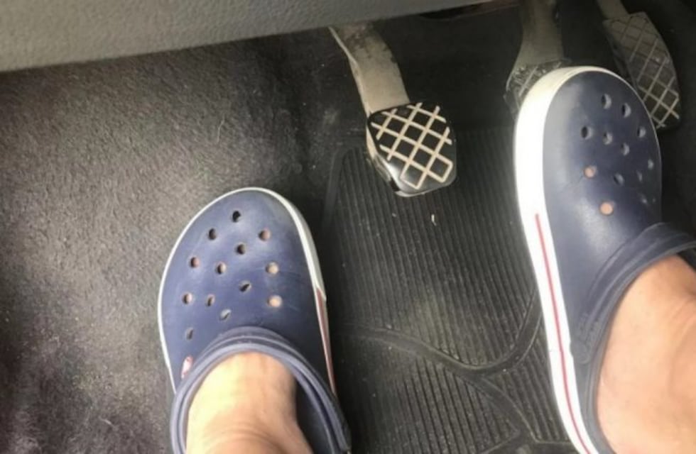 En qué provincias está prohibido manejar en ojotas, sandalias o crocs