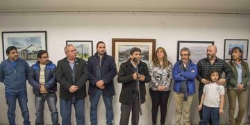 Muestra de pinturas en el salón \