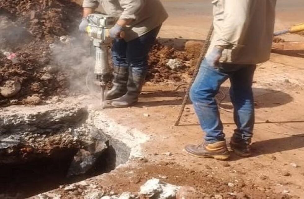 Un caño roto tiene con problemas de suministro de agua a barrios de Eldorado