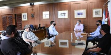 Luis Castellano con el bombero Marcos Pron