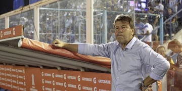 The coach of Argentina's Atletico Tucuman, Ricardo Zielinski, is pictured during their Libertadores Cup third round football match against Colombia's Independiente Medellin at Monumental Stadium in Tucuman, Argentina, on February 25, 2020\u002E (Photo by Walter Monteros / AFP)
