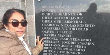 Después de 37 años, la mujer pudo estar en la tumba de su hermano en el cementerio Darwin\u002E