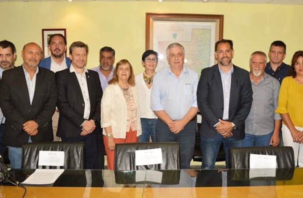 Convenios con cinco municipios pampeanos para desarrollo turístico y gestión de residuos