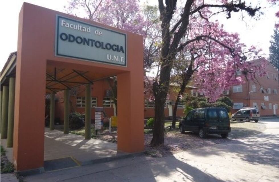 Alumnos de Odontología tomaron la cátedra de Anatomía de la UNT