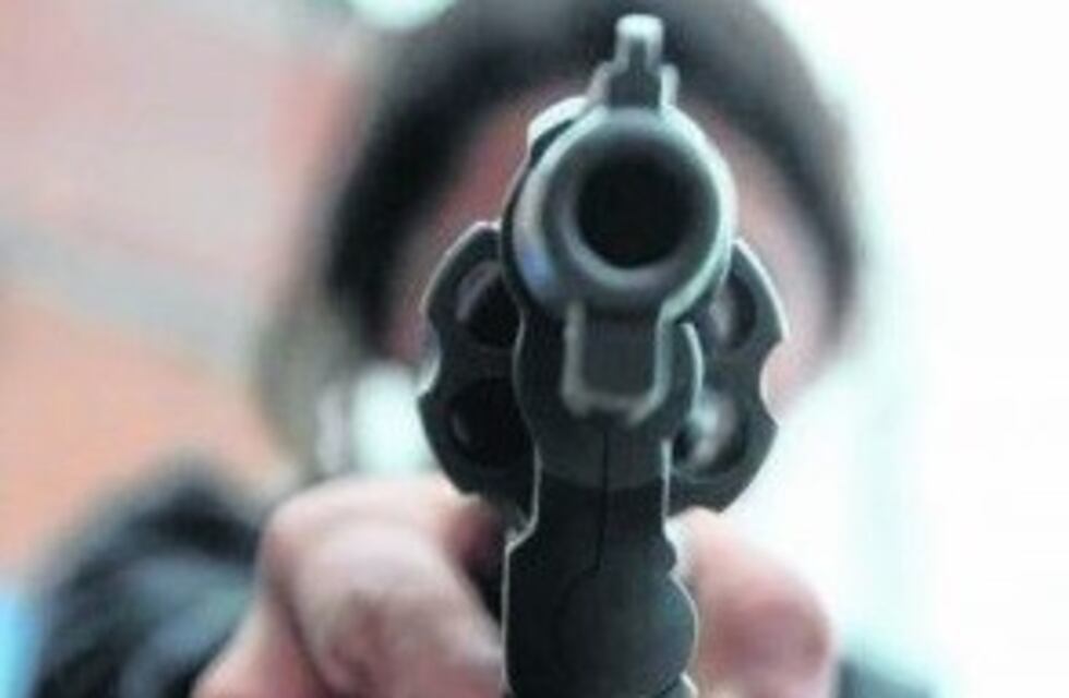 Femicidio de una joven de 28 años, que fue hallada con dos balazos: buscan a su novio como principal sospechoso