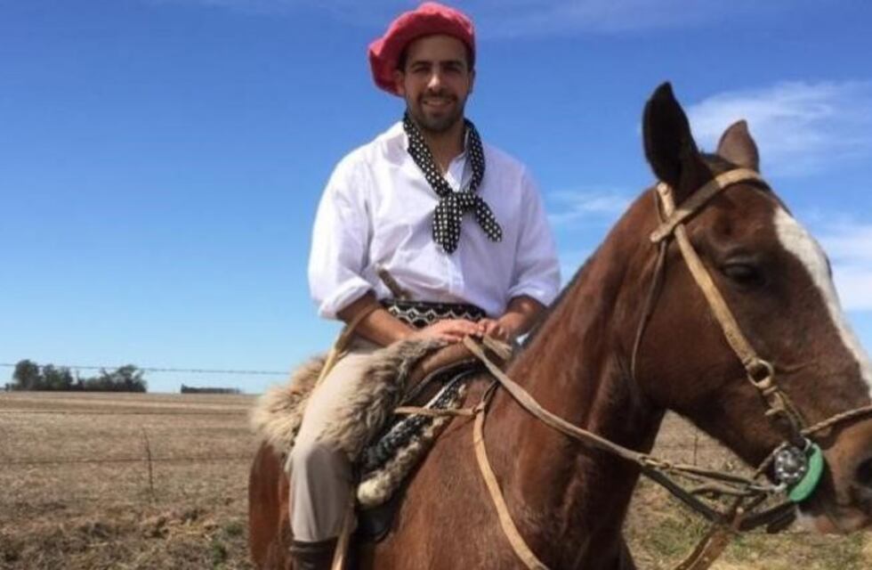 Hizo 110 kilómetros a caballo para recibir su título de veterinario en la UNRC