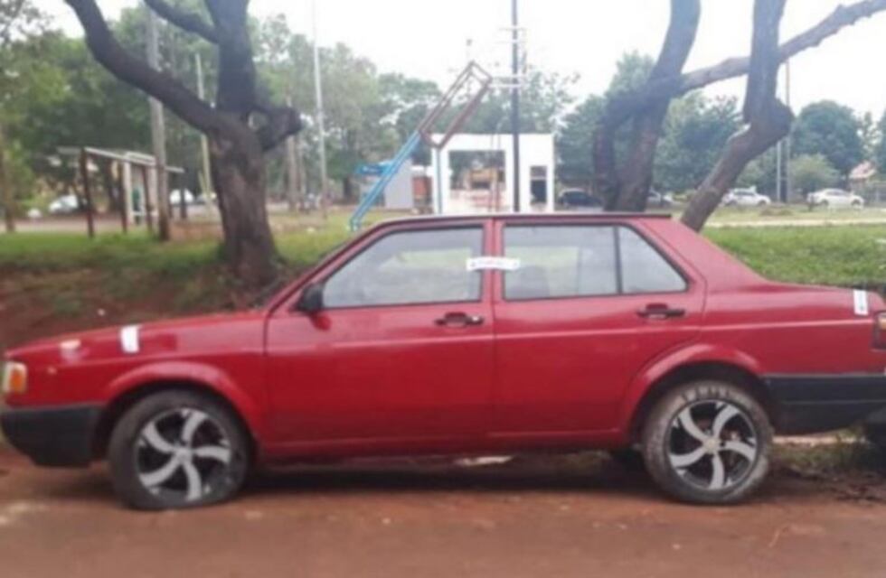 Encontraron un arma entre las pertenencias de la mujer que estaba junto al hombre hallado sin vida