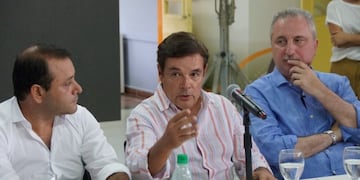 Carlos Rovira junto al goberndor Hugo Passalacqua, y al vice Oscar Herrera Ahuad, mandatario electo de Misiones\u002E (MisionesOnline)