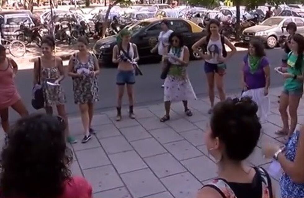 Pintada y volanteada frente a Tribunales para concientizar sobre la lucha de las mujeres