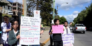Médicos residentes del hospital Carrillo de Bariloche piden el pago del aguinaldo