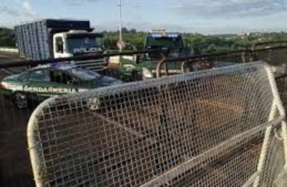 Buenos Aires escuchó y prohibió el paso del transporte internacional por Iguazú