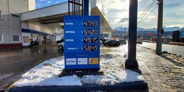 Nuevo cuadro tarifario de combustibles en Tierra del Fuego\u002E Actualización 19/08/2020 - YPF\u002E Foto: VíaUshuaia\u002E