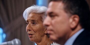 Nicolas Dujovne y Christine Lagarde (AP Photo/Andres Kudacki)
