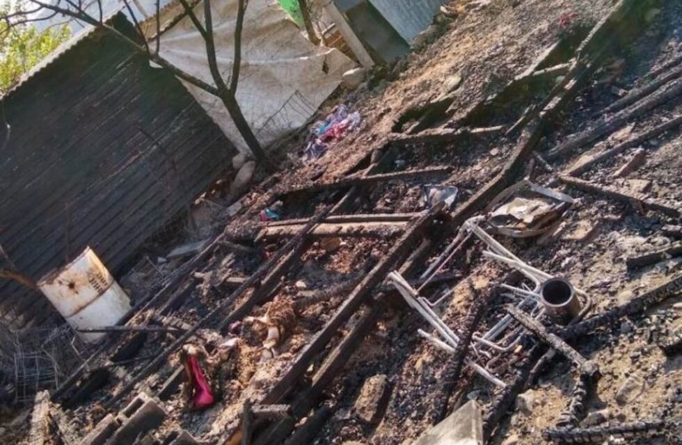 Un incendio destruyó dos casas en el barrio salteño Juan Manuel de Rosas