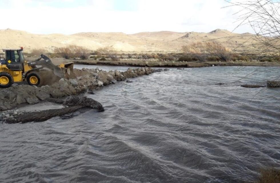 Trabajos en la escuela agropecuaria de Gobernador Gregores