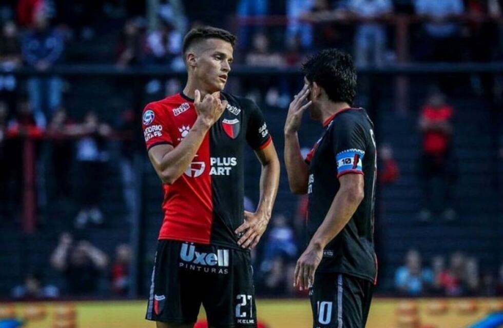 Pablo Lavallén piensa poner un solo delantero en Colón para jugar con Vélez