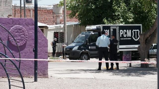 Asesinaron a un menor en el barrio La Gloria Godoy Cruz policía científica