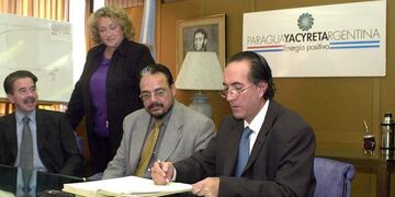 Oscar Thomas (el primero de derecha a izquierda)