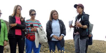 En la caminata guiada se observaron decenas de especies autóctonas de flora