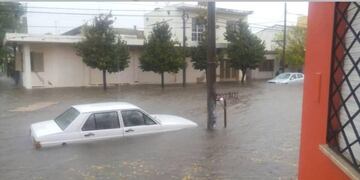 Impresionante\u002E Por la lluvia, el centro y barrios de Río Tercero quedaron anegados\u002E