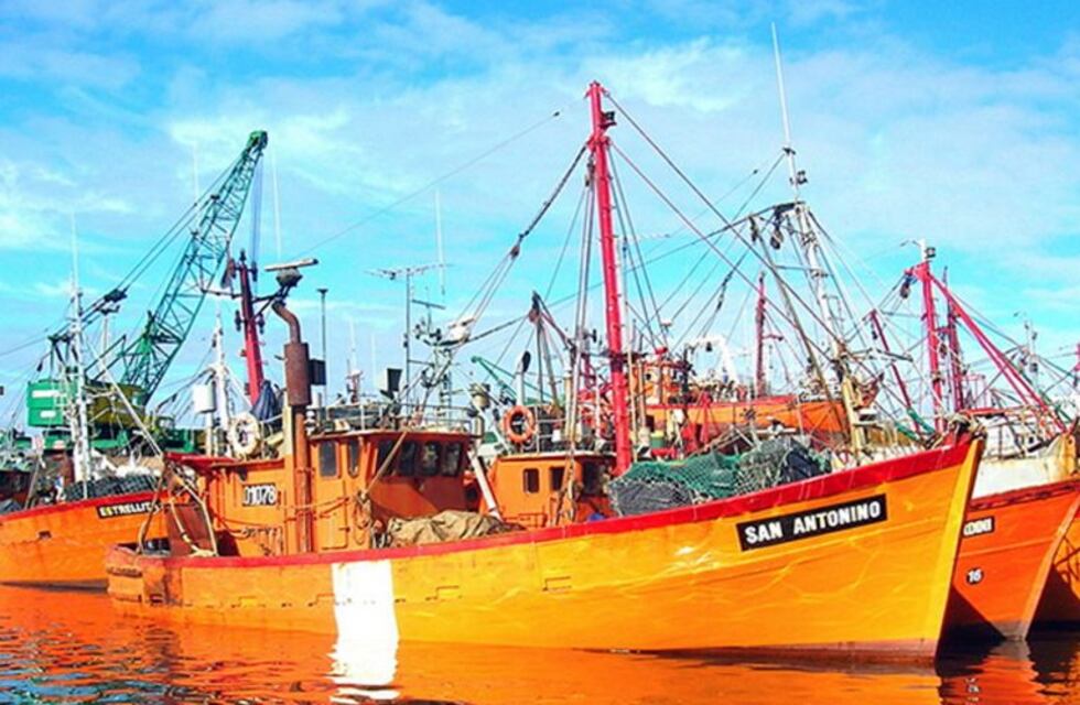 Un barco pesquero fue botado en el puerto de Mar del Plata