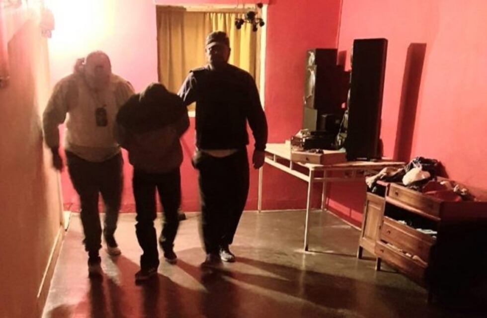 Gozaba de salidas transitorias y aprovechó para asaltar a un taxista