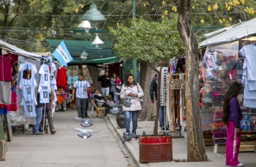 Denunciaron invasión de vendedores ilegales en el Parque San Martín
