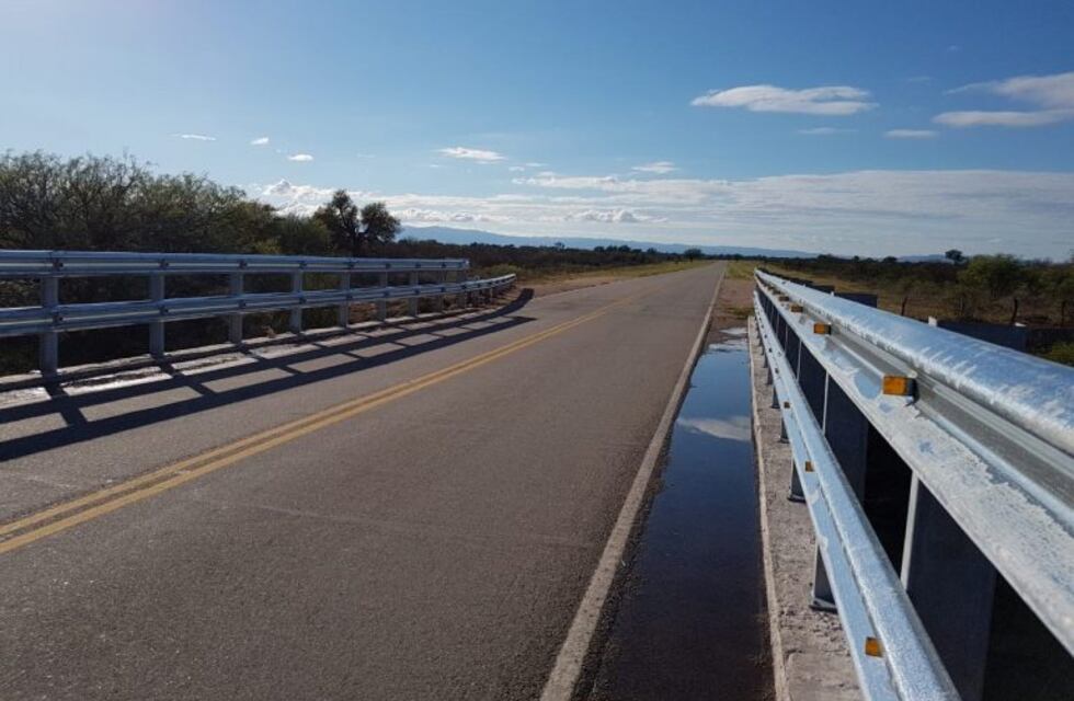 Avanza el reemplazo de defensas en puentes del interior