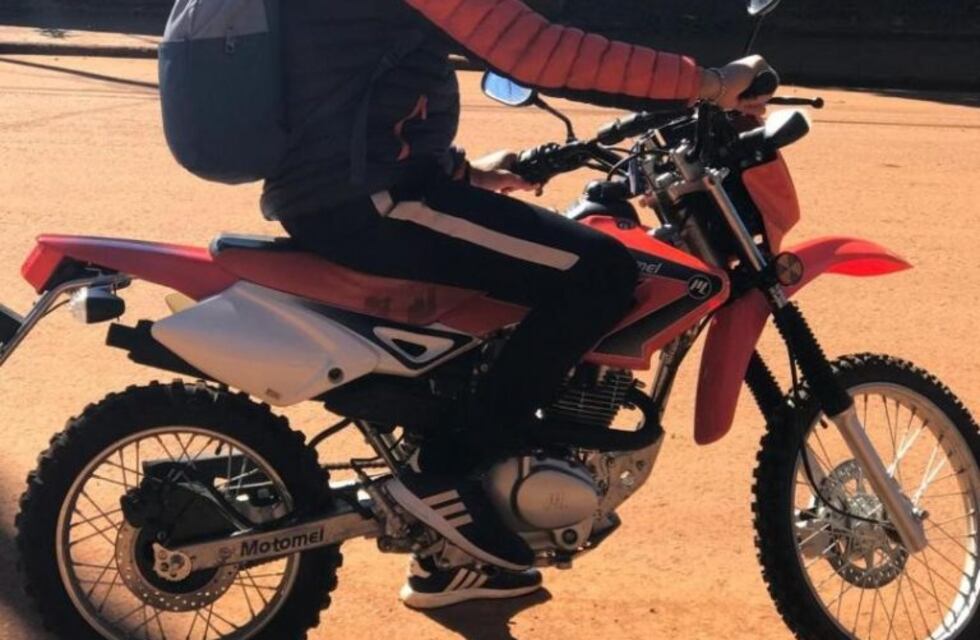 En minutos le robaron la moto a un joven profesor