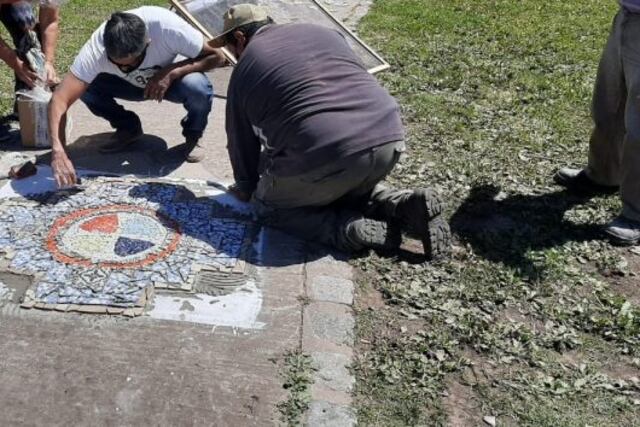 Recomponen la Cruz Chamana de la Plaza de la Memoria