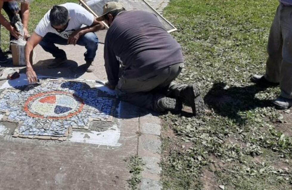 Recomponen la Cruz Chamana de la Plaza de la Memoria