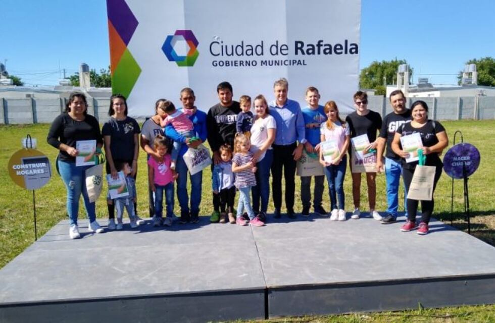 Entregaron 45 terrenos a familias beneficiadas por el plan "Mi lote"