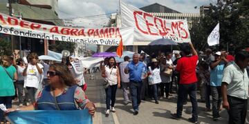 movilización de docentes en Jujuy