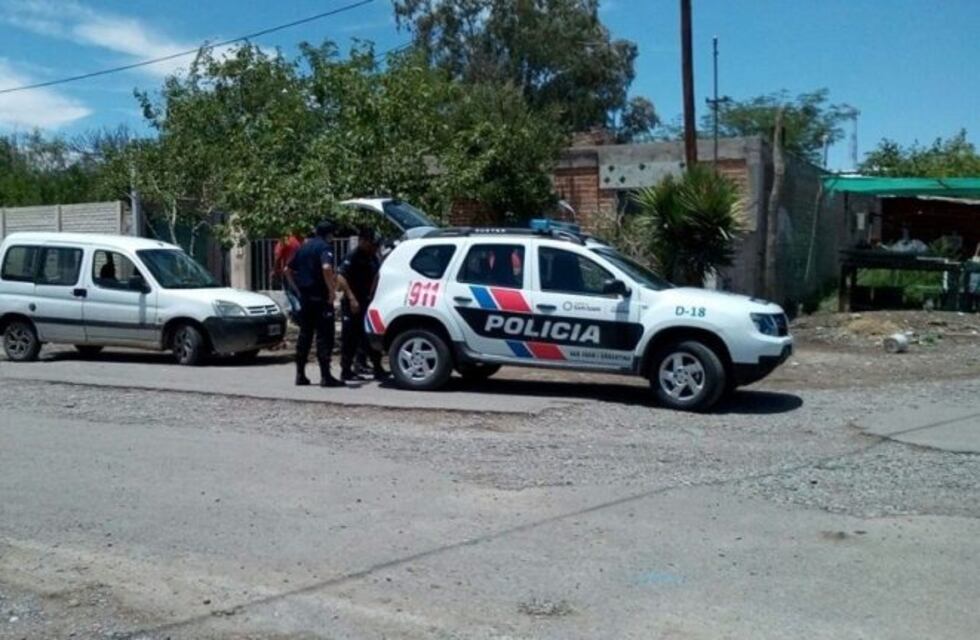 Hartos de los robos, organizaron un cacerolazo en la casa de un delincuente