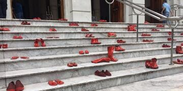 Los zapatos fueron colocados a partir de una muestra de una artista mexicana (web)\u002E