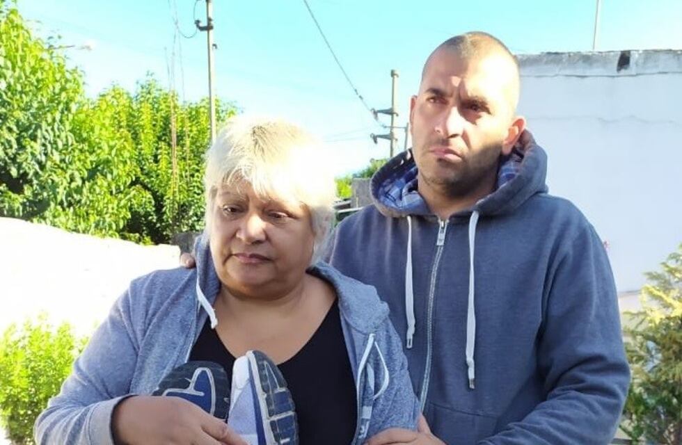 Habló la madre del hombre acribillado en Villa Gobernador Gálvez: "Solo me dejaron las zapatillas"