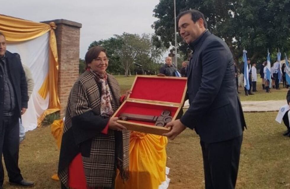 Valdés encabezó el acto de aniversario por los 101 años de la Isla Apipé