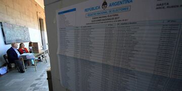 Elecciones 2017: El padrón de la mesa de 25 de Mayo en la que debía votar Santiago Maldonado\nFoto: Pomar Germán/telam/dpa