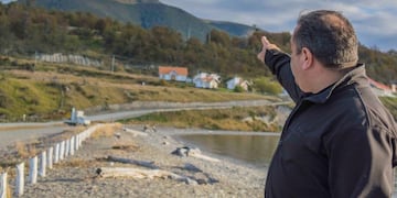 Luces sobre el lago Fagnano en Tolhuin\u002E