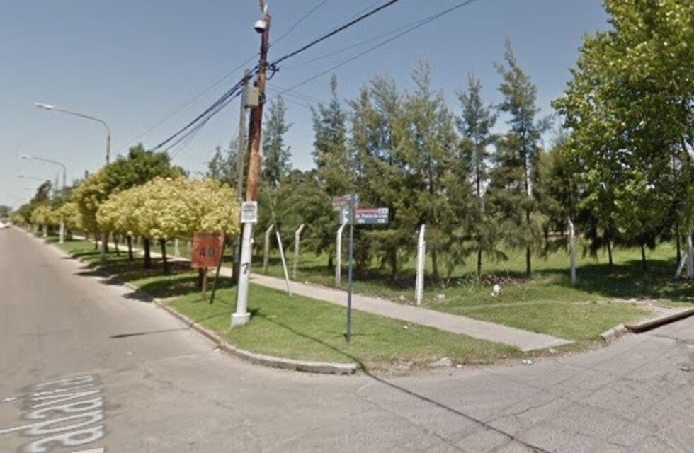 Otra mujer fue atacada por el hombre de los pantalones bajos en una parada de colectivos