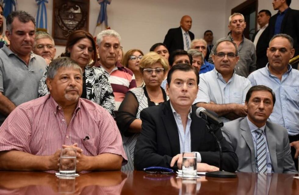 El gobernador anunció un aumento del 45% para los trabajadores estatales