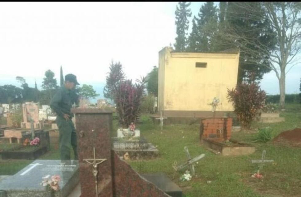 Tres jóvenes destruyeron panteones en el cementerio de Gobernador Roca