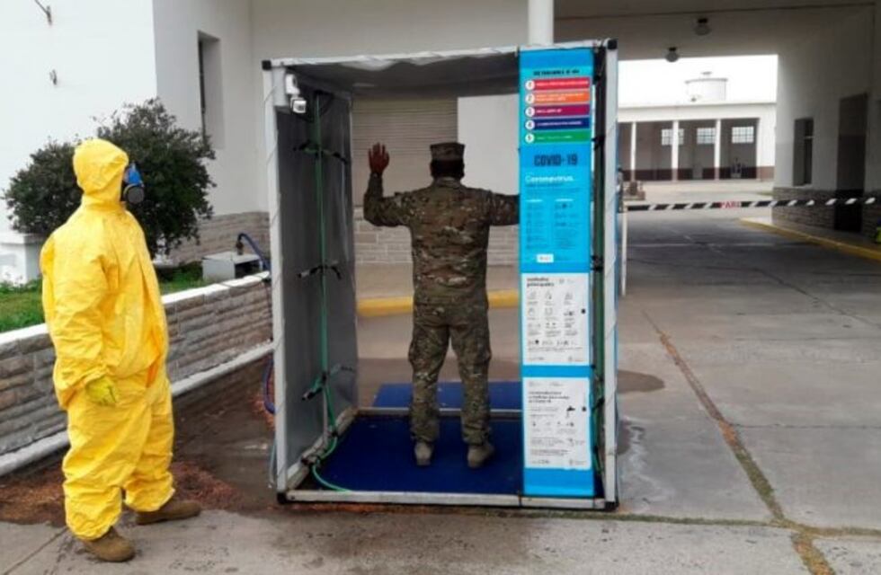 Fabricaron estaciones móviles para la descontaminación del personal