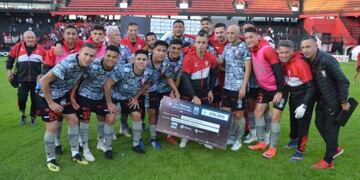 Huracán clasificó a 16avos de final (Foto: Twitter/CAHuracan)\u002E