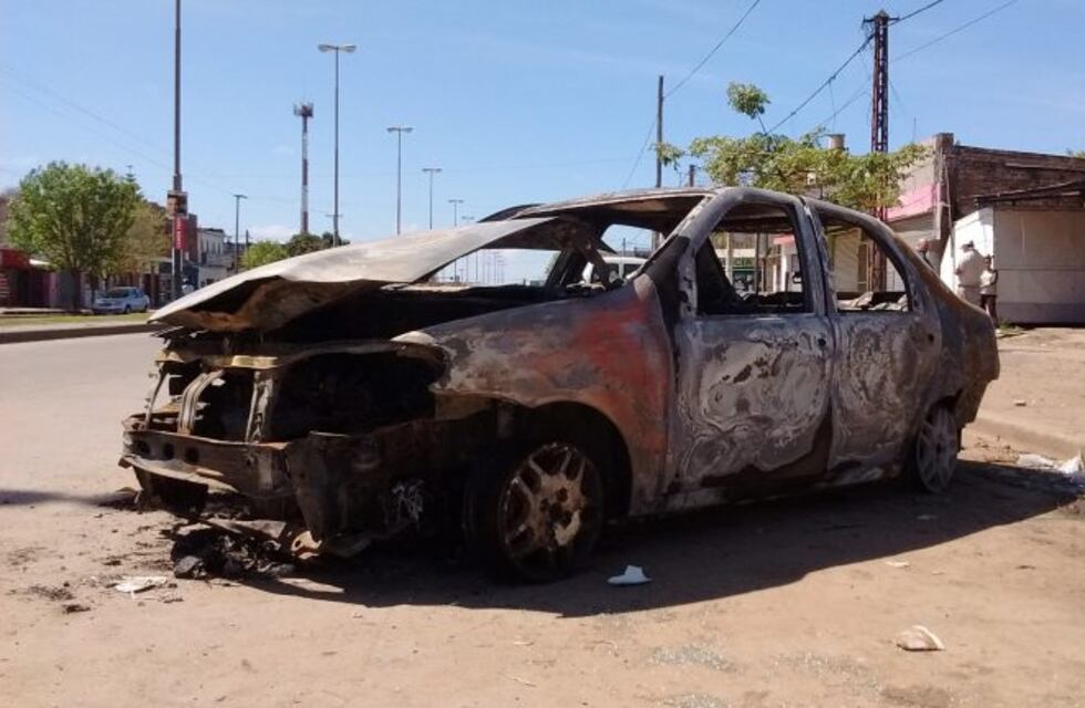 Investigan la desaparición de un joven en el barrio donde hallaron un cadáver calcinado