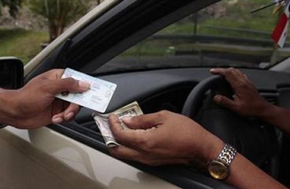 Investigan a dos policías por pedir coimas en San Luis